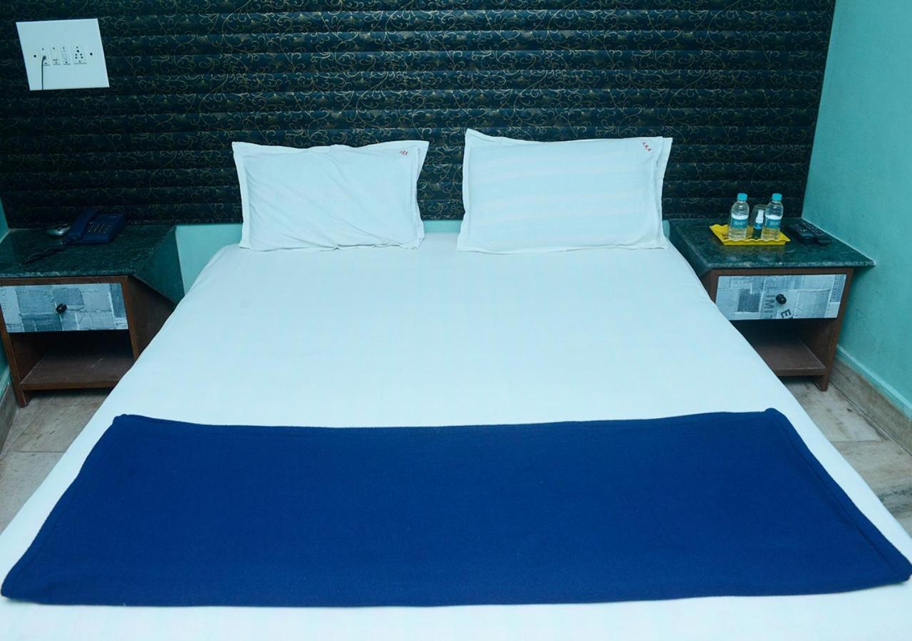 Srk Hotel Мумбаи Экстерьер фото