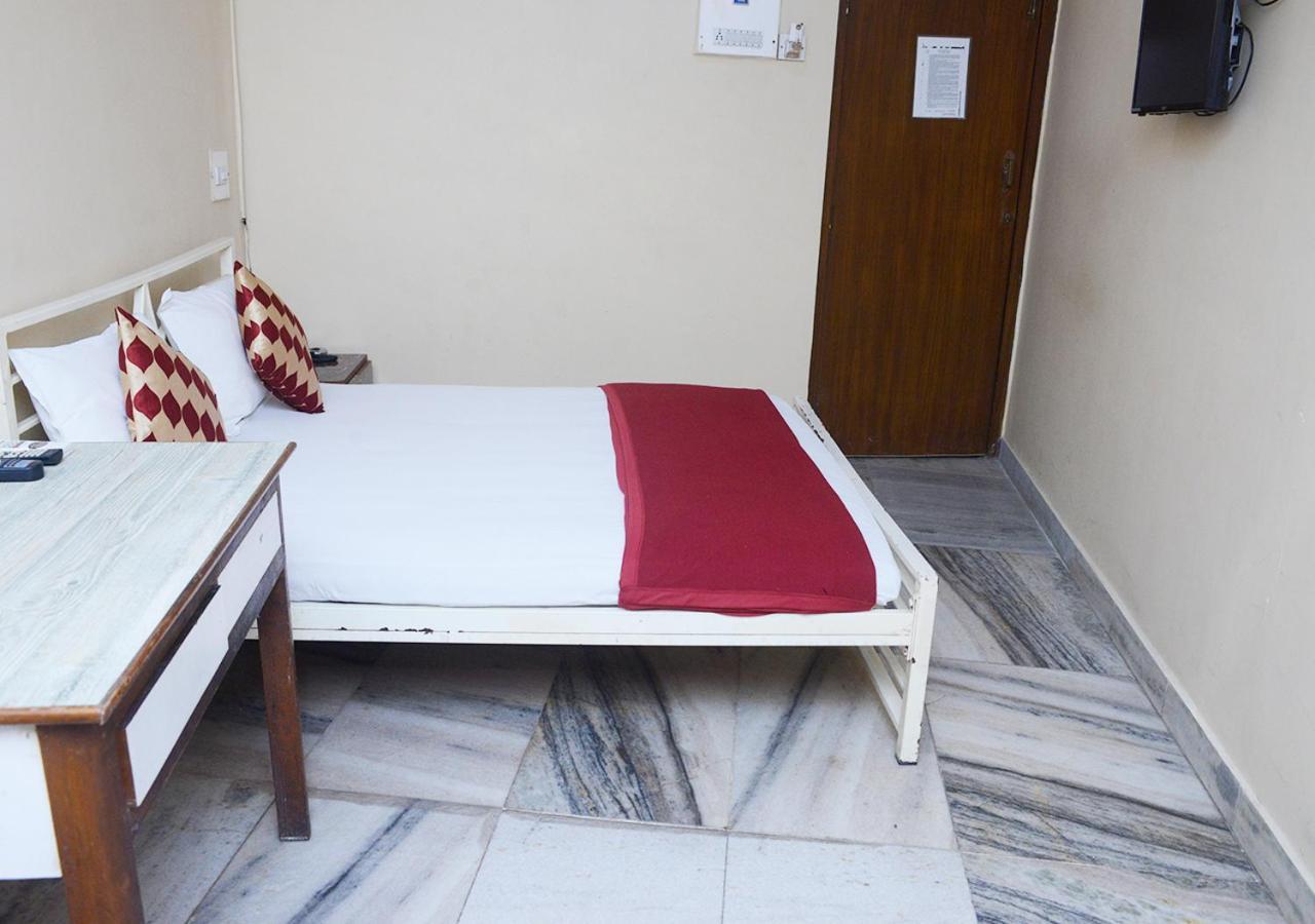 Srk Hotel Мумбаи Экстерьер фото