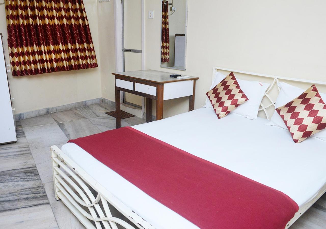 Srk Hotel Мумбаи Экстерьер фото