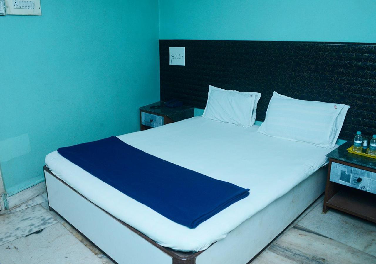 Srk Hotel Мумбаи Экстерьер фото