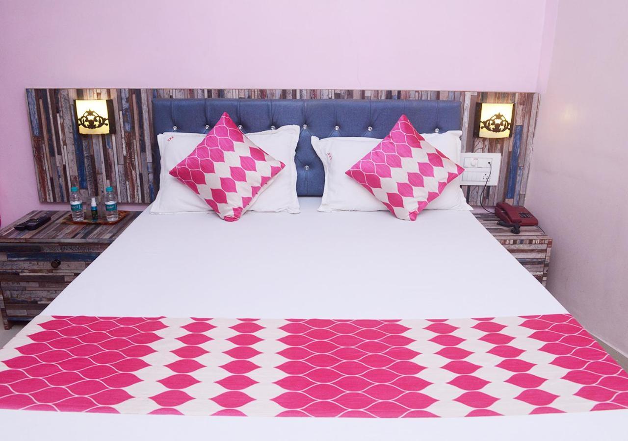 Srk Hotel Мумбаи Экстерьер фото