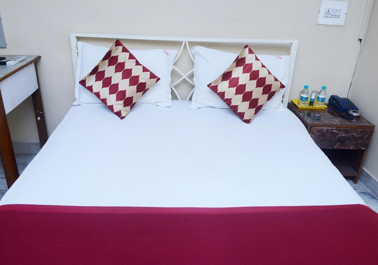 Srk Hotel Мумбаи Экстерьер фото