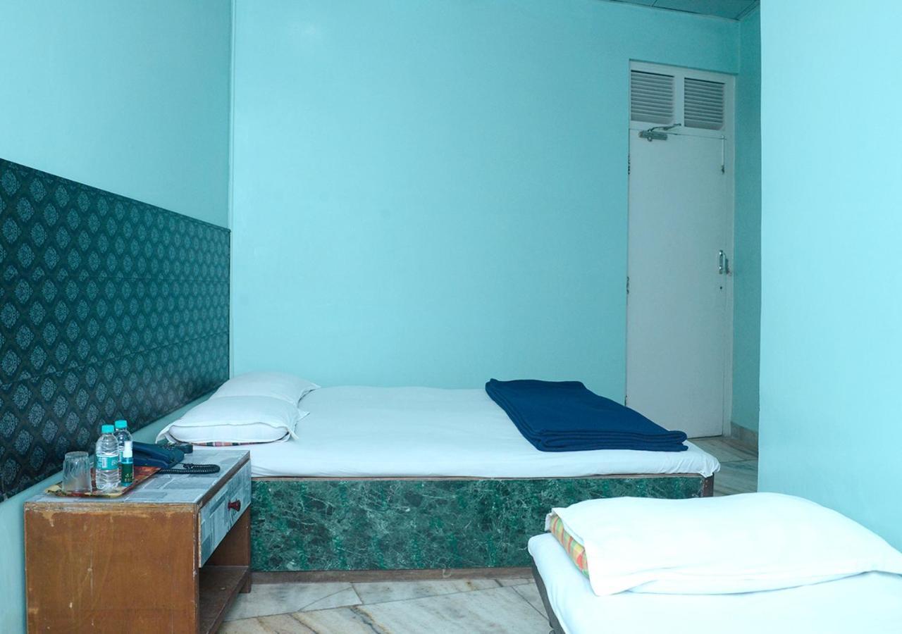 Srk Hotel Мумбаи Экстерьер фото